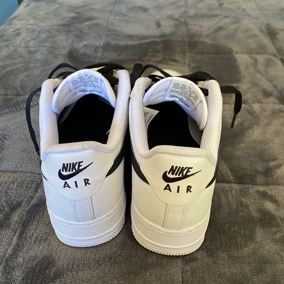 Forces with black laces and swoosh they fireeeeeee doe. - Picture 4 of 5